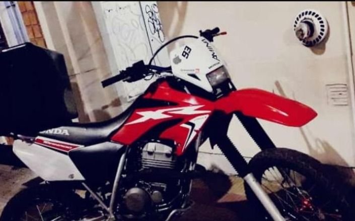 Asaltaron a mano armada a un repartidor en 9 y 60 y le llevaron la moto
