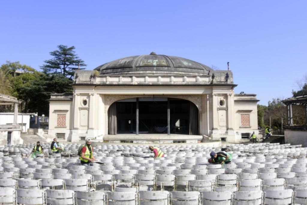 Avanzan con la restauración de las butacas del Teatro del Lago