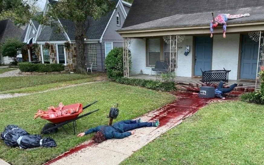 Denuncias y pánico por una impresionante decoración por Halloween