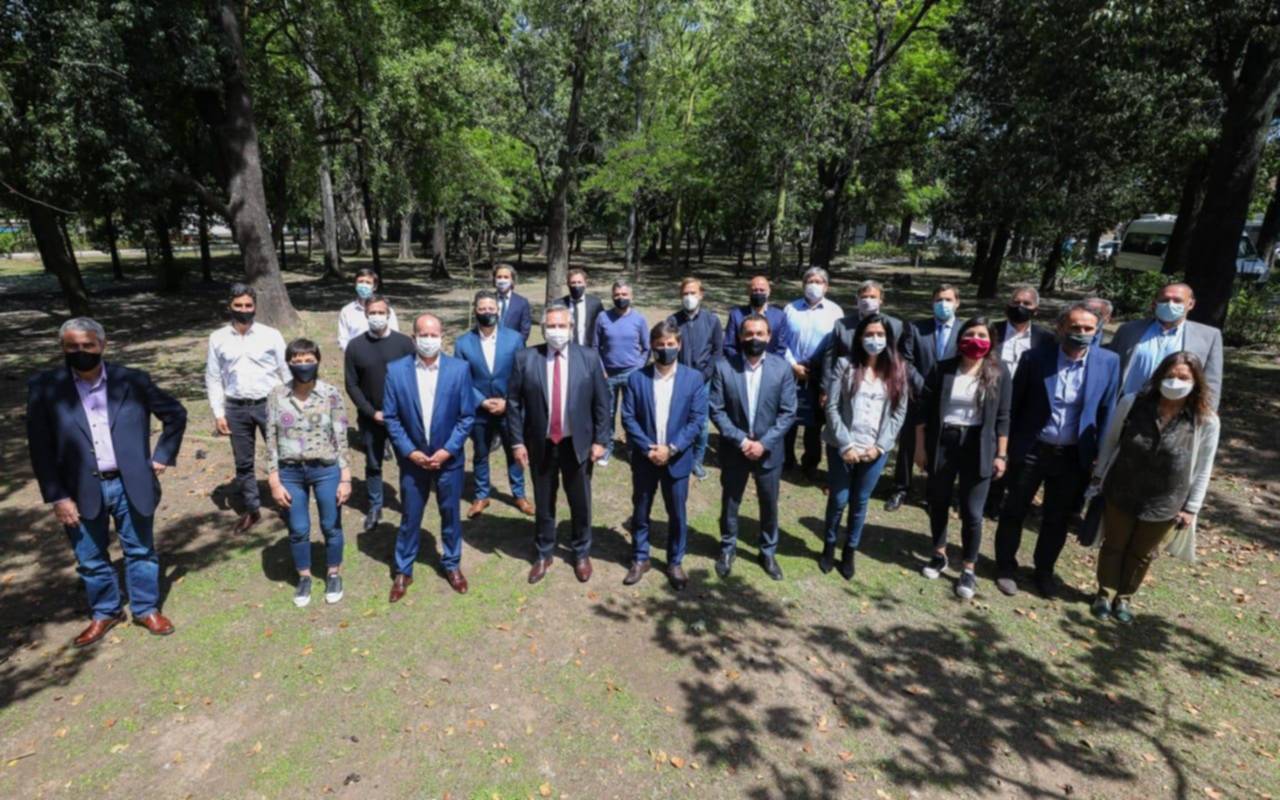 Alberto F. y Kicillof se reunieron con intendentes oficialistas: optimismo por la vacuna