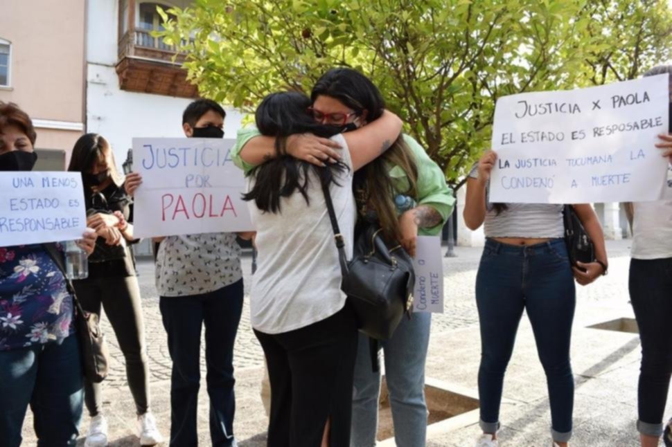 En Tucumán, mató a puñaladas su ex profesora de inglés y luego se suicidó