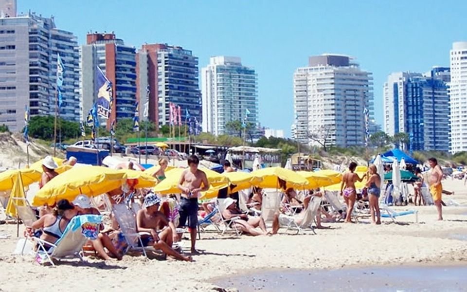 "Pulsera electrónica", el requisito para los argentinos que veraneen en Uruguay