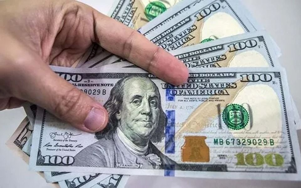 Suben el dólar oficial y los financieros y el que baja es el blue
