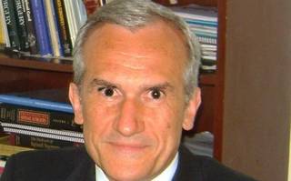 Dr. Jorge Lambre: " Dentro de las operaciones que se hacen en neurocirujía, estas son las menos complejas"