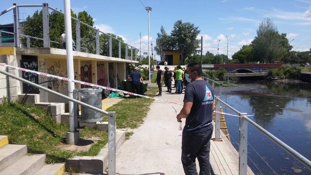 Otra muerte en cuestión de días a la vera de un canal, en el casco céntrico de Berisso