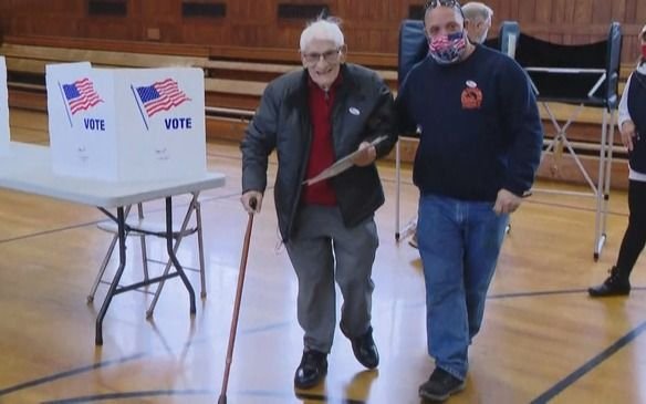Tiene 104 años y ya votó en 21 elecciones en Estados Unidos