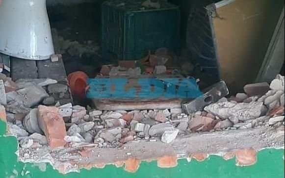 Un club ensenadense "tackleado" por la inseguridad: 5 robos en 2 meses, el último con un boquete