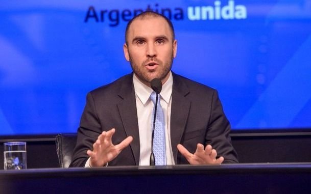 Tras la baja del dólar blue, Guzmán reconoció que "ha mejorado el frente cambiario"