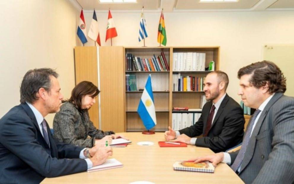 El martes llega al país una misión del FMI para iniciar negociaciones formales por nuevo programa