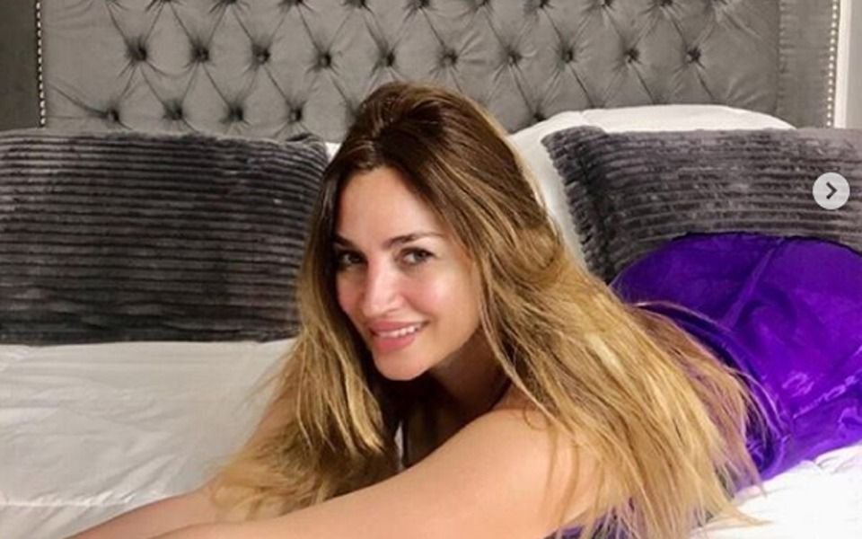 "A soñar despierta", el posteo de Belén Francese desde la cama y posando de espaldas