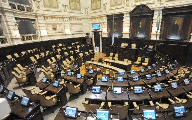Ahora arranca una larga y complicada negociación en la Legislatura