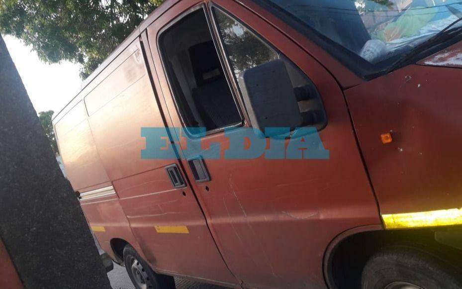 Ladrones rompieron vidrios de vehículos y robaron pertenencias en un sector de San Carlos
