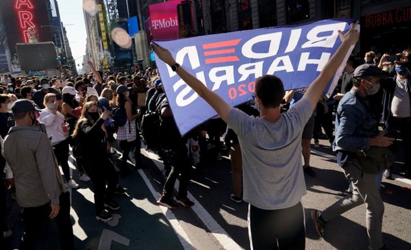 Celebrations in the streets of New York and Washington for the victory of Biden