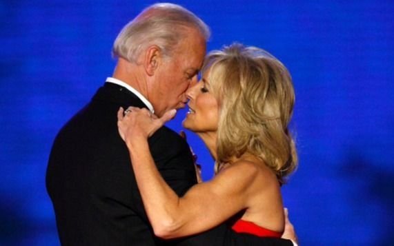 Jill Biden, quién es la nueva primera dama de EE.UU. que promete seguir trabajando como profesora