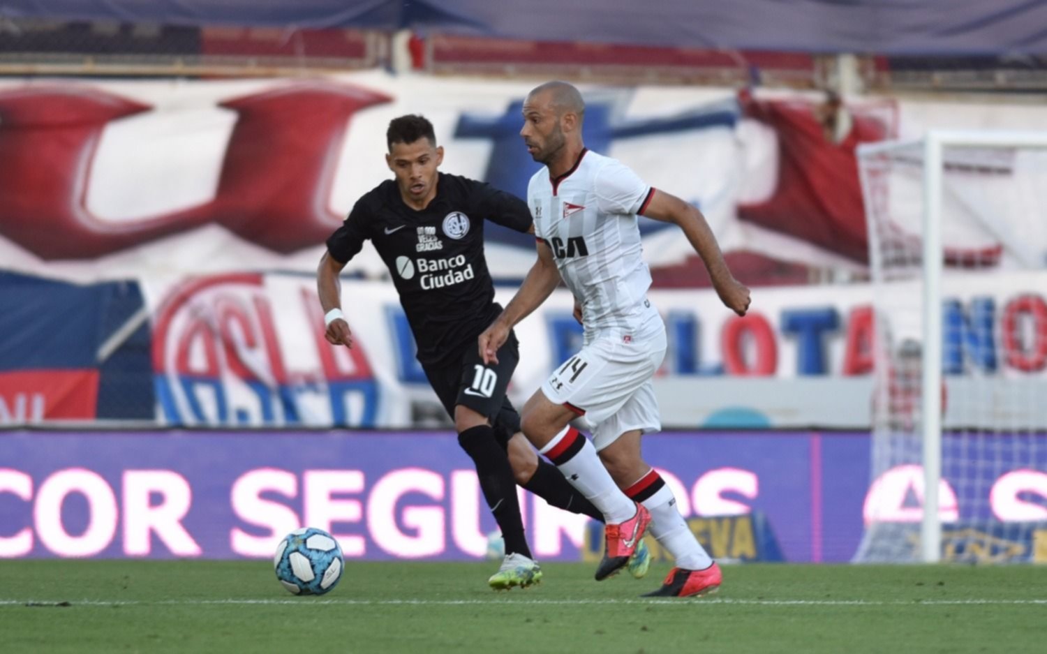 Mascherano: "Hay muchas cosas por corregir, nos molesta perder"