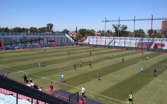 Atlético Tucumán le ganó a Arsenal sobre el final y lidera la Zona 1