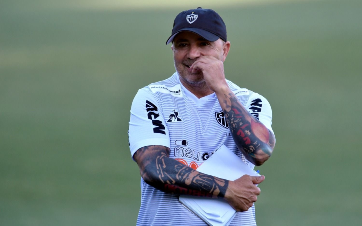 El equipo de Sampaoli bajó a Flamengo y dejó al Inter, de Chacho Coudet, puntero en Brasil
