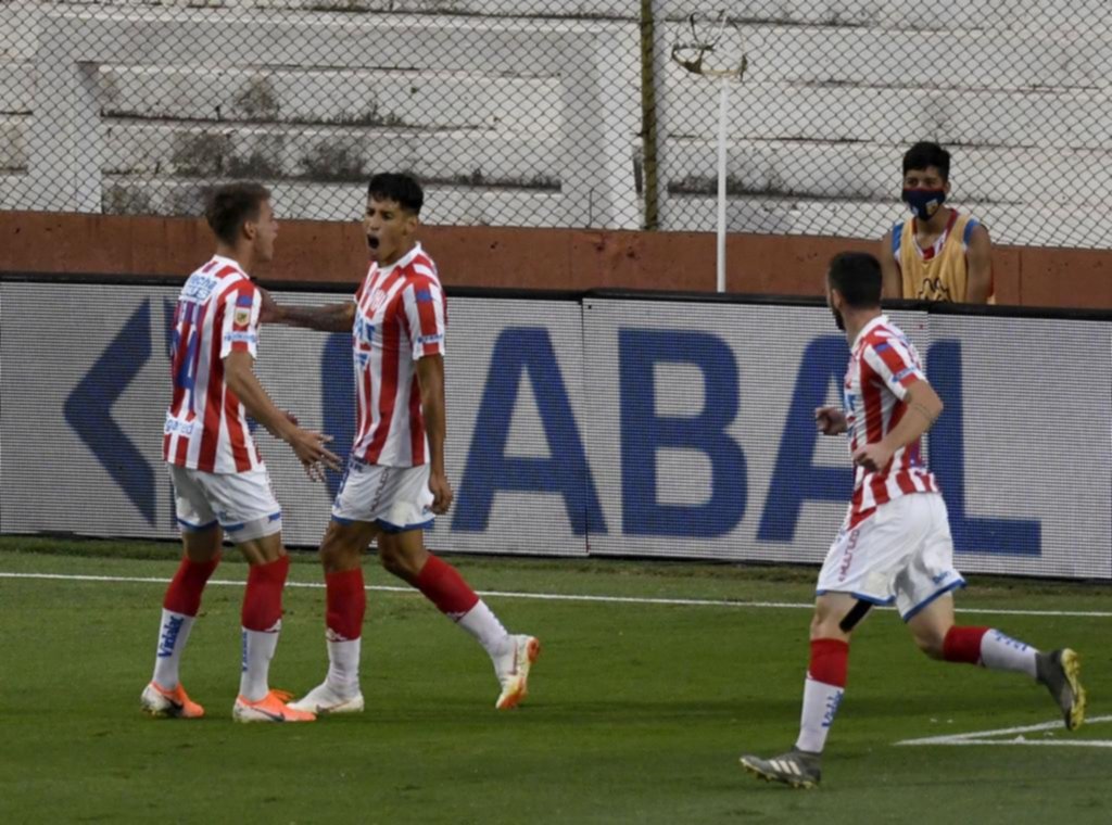 Otra caída de Racing, ahora frente a los suplentes de Unión