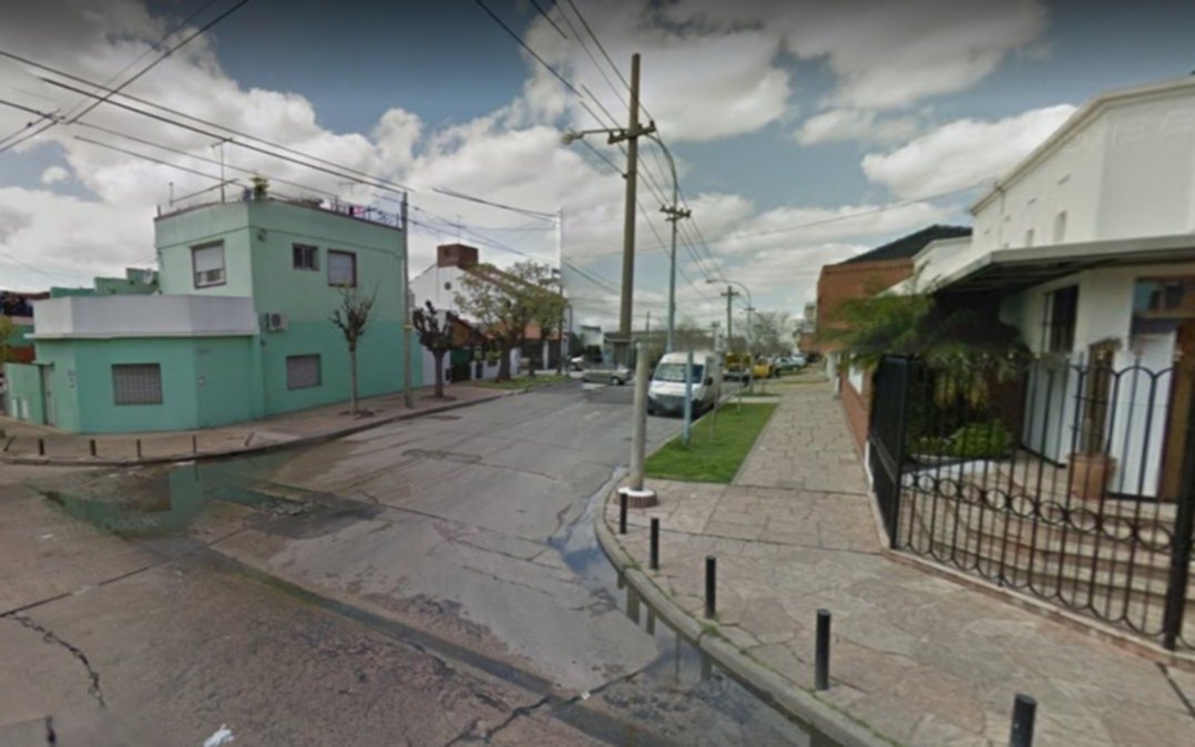 Investigan si un adolescente de 15 años mató a su padrastro para defender a su madre
