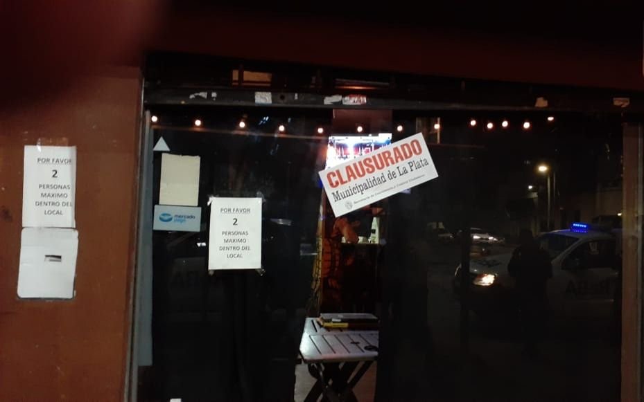 Clausuraron un bar de 13 y 42
