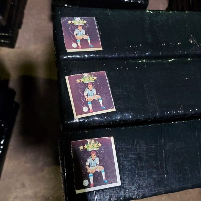 Secuestran cinco toneladas de marihuana en panes con logos de Messi y de Pablo Escobar