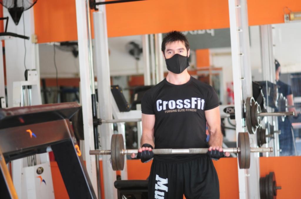 Cómo es la atención en espacios cerrados de los gimnasios y los restaurantes
