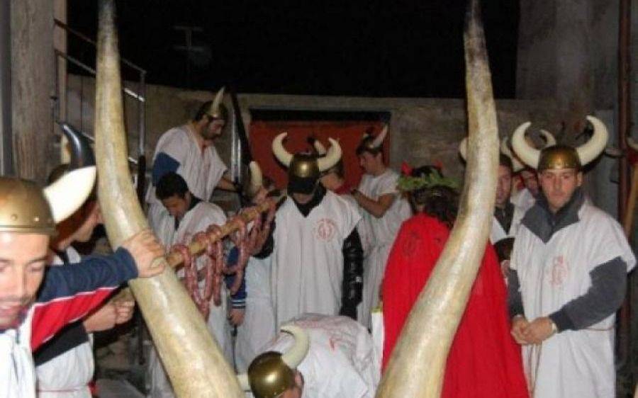 ¡Feliz día a los cornudos! La historia del pueblo que hoy recuerda a víctimas de infidelidad