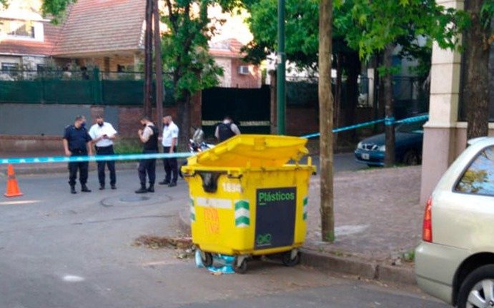 A metros de la casa de Macri explotó una bomba casera dentro de un contenedor de basura