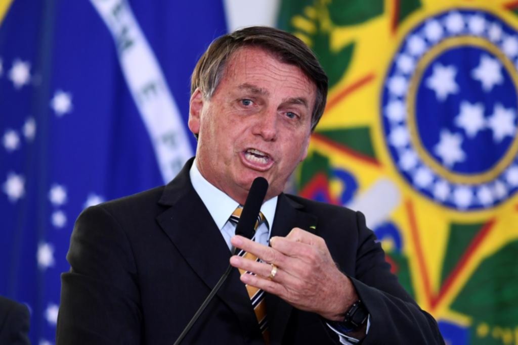 Bolsonaro: “Tienen que dejar de ser un país de maricas”