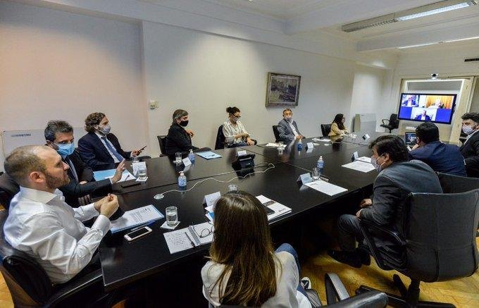 El ministro Guzmán confirmó que no habrá otro pago de 10 mil pesos