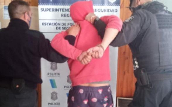 Armado con una cuchilla deambulaba por la zona de la estación City Bell