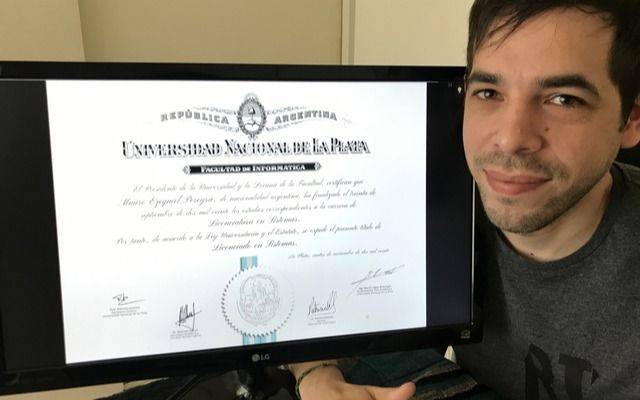 Chau a la cartulina: la UNLP entrega diplomas digitales a los recibidos