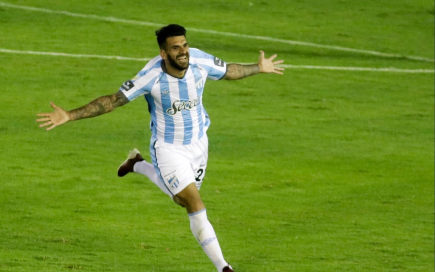 Atlético Tucumán le ganó 3-1 a Unión y sigue en lo más alto de la zona 1