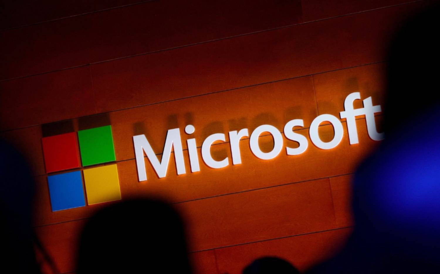 Un ingeniero de Microsoft le robó 10 millones de dólares a la empresa: le dieron 9 años de prisión
