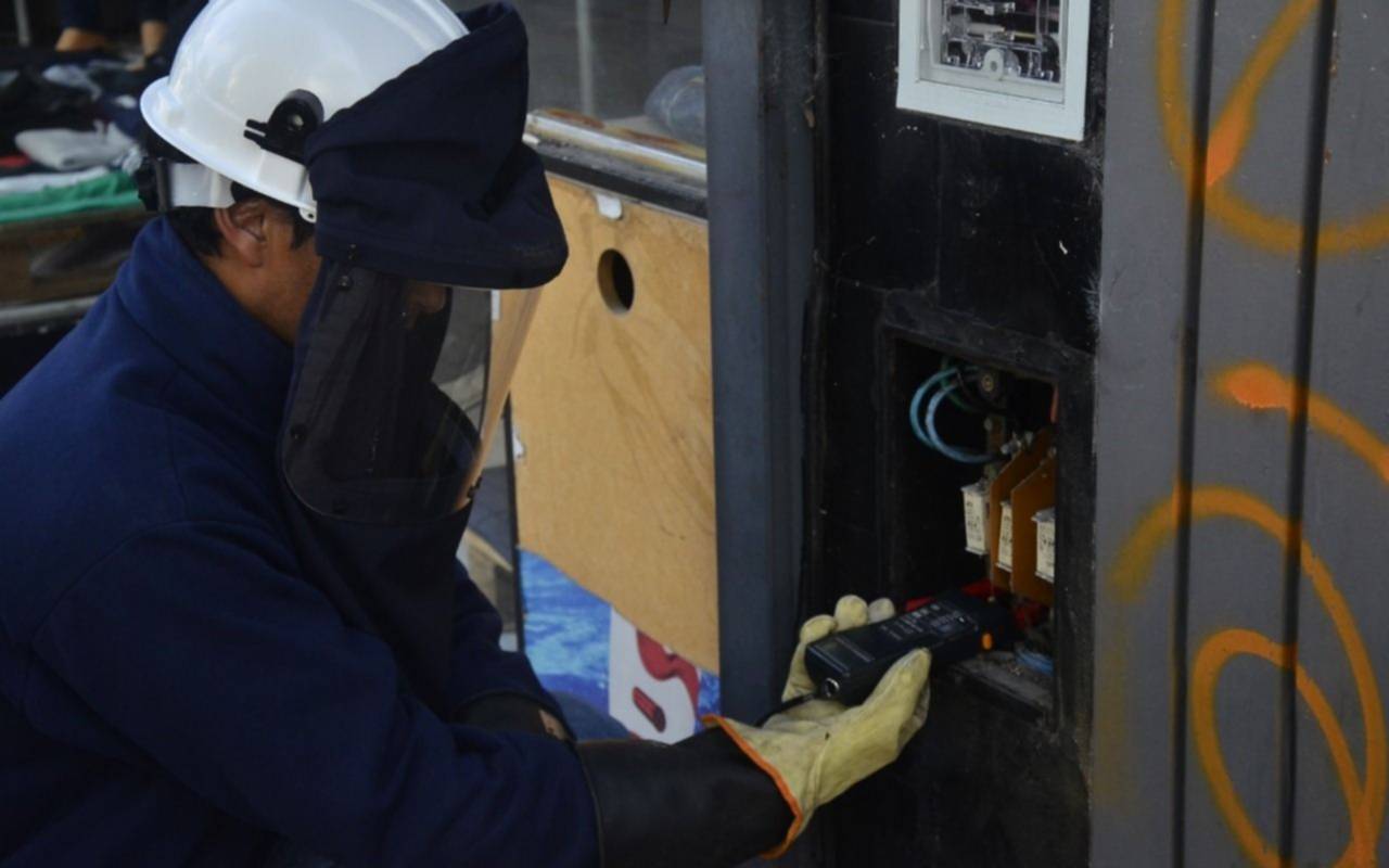 Desactivan 80 publicaciones en redes sociales que ofrecían conexiones clandestinas de luz en La Plata
