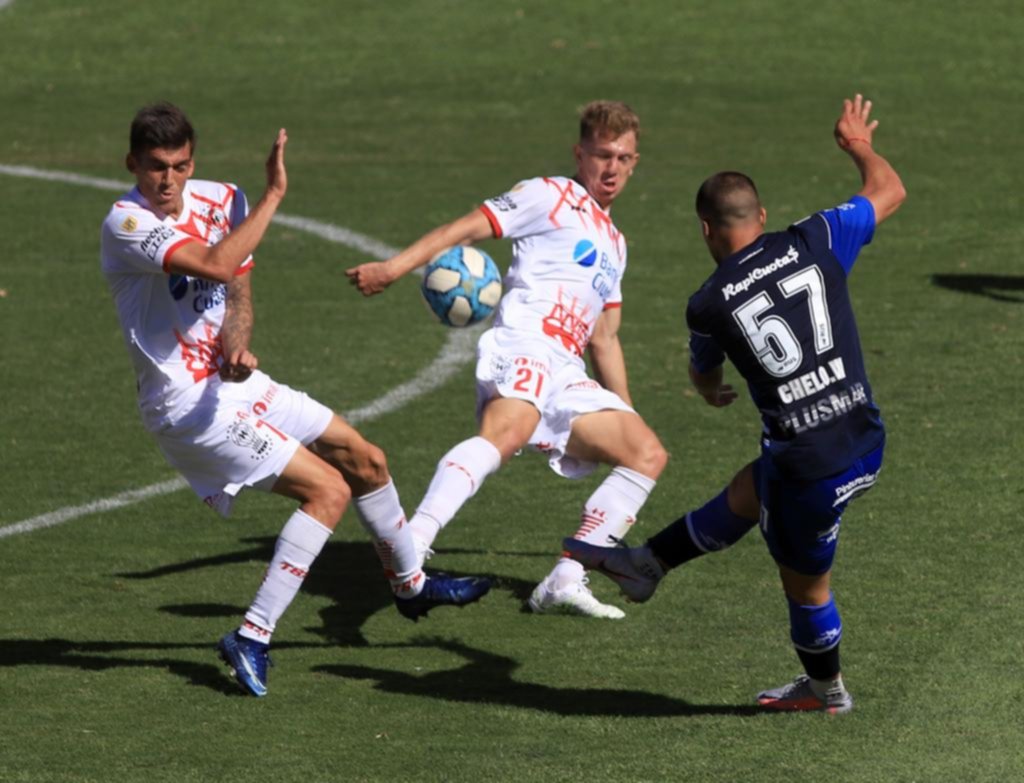 La primera salida del Lobo en este torneo: sin concentración y en dos micros a la cancha