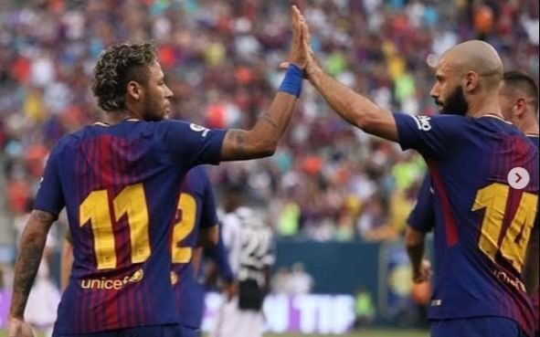 Una catarata de saludos para Masche: Xavi, Iniesta, Neymar y Dani Alves