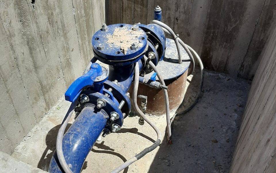 Se repite el reclamo por el agua en Los Hornos: "Primero nos intoxicamos y ahora nos cortan el agua"