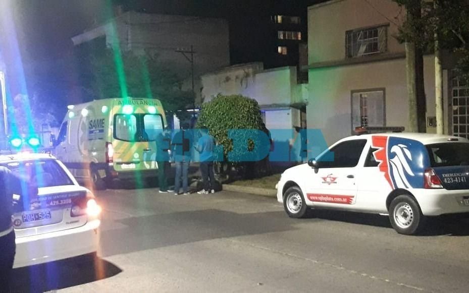 Motochorros balearon a una mujer frente a sus hijos en 62 y 19