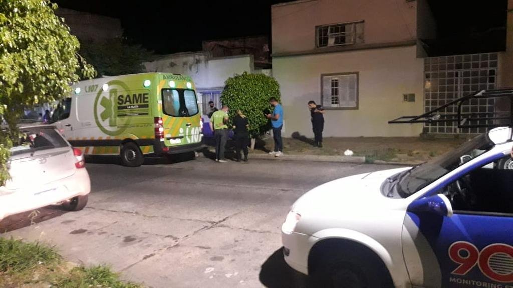 Motochorros balearon a una mujer frente a sus dos hijos por un celular