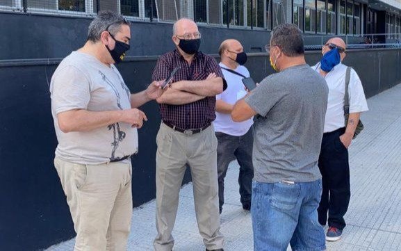 Una joven denunció que un taxista quiso secuestrarla pero el acusado se presentó a negarlo