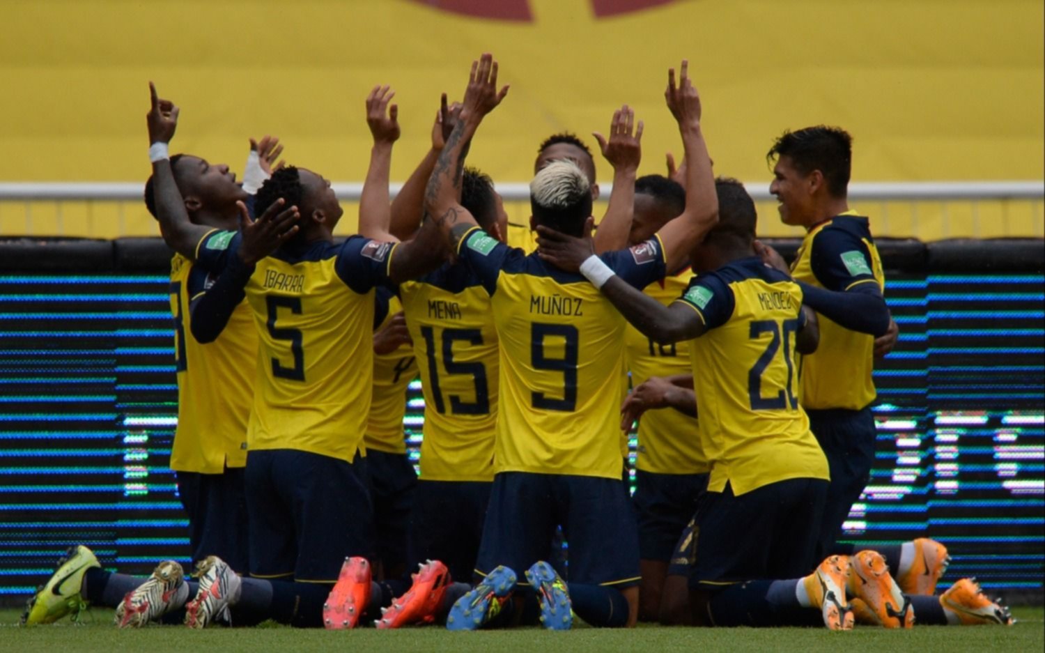 Ecuador, el equipo de Gustavo Alfaro, goleó en Quito 6-1 a Colombia