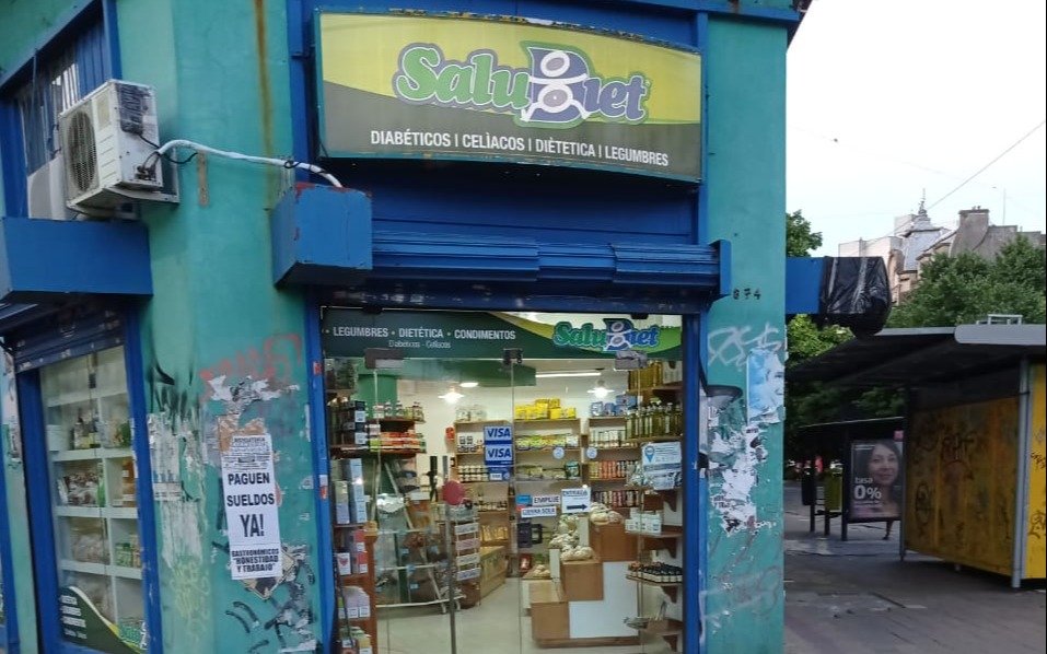 Antes de irse,  el ladrón se puso alcohol en gel: asalto a una dietética en diagonal 80