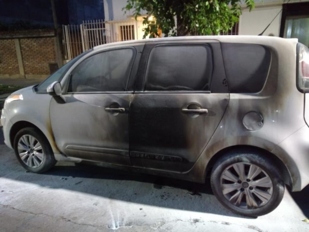 Incendio en el barrio donde jaquea “la banda de Pucho”