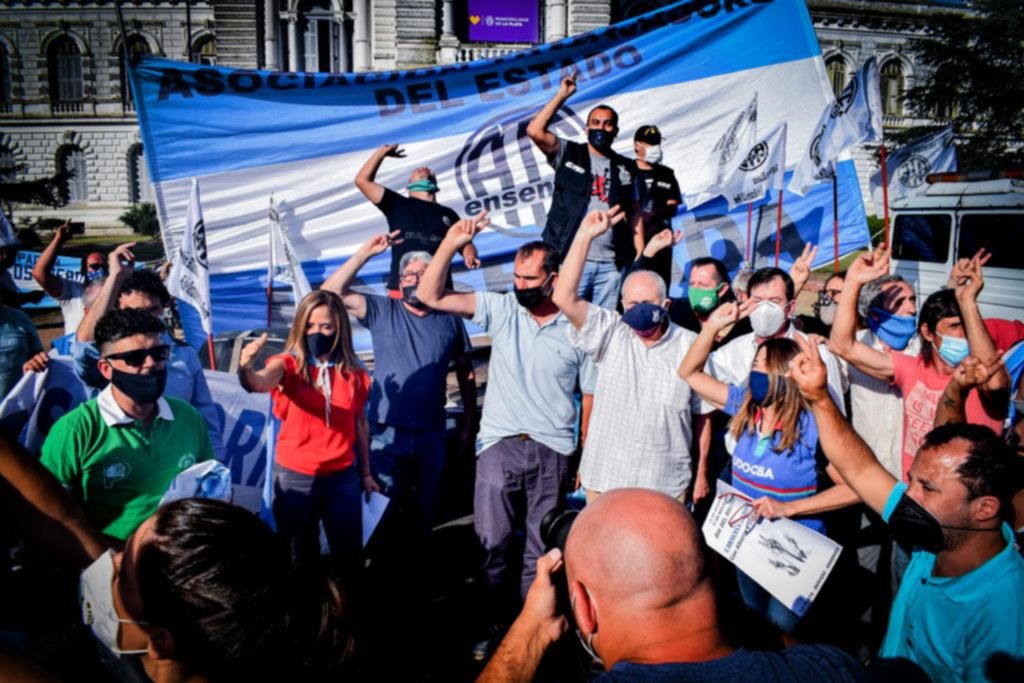 El PJ platense salió a la calle en el Día de la Militancia