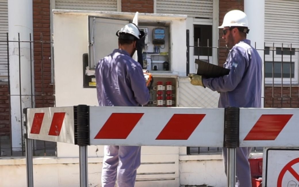 Desmantelan conexiones clandestinas y medidores adulterados en La Plata y Berisso