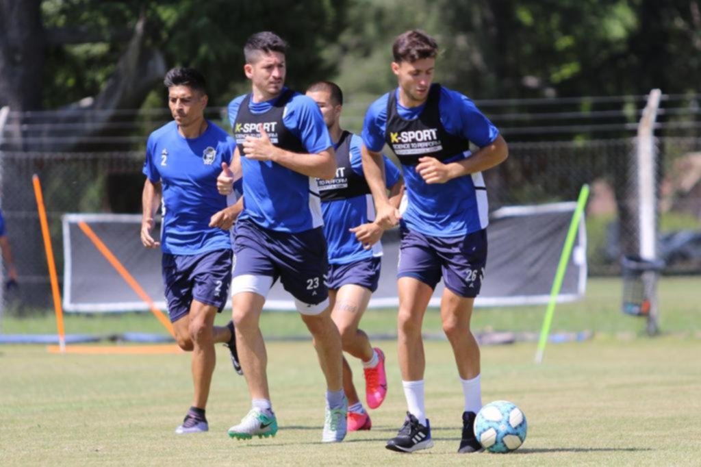 Méndez comienza a probar el equipo que jugará en Paraná
