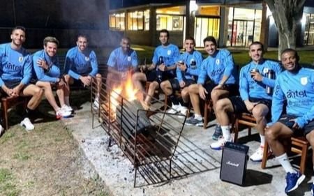 La foto del contagio: otro jugador de la selección uruguaya tiene Covid y ya suman 16
