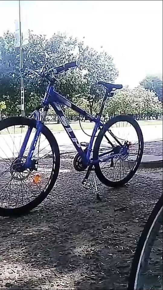 Encañonaron a un ciclista en 37 y 19 y le robaron la bicicleta y la mochila a plena luz del día