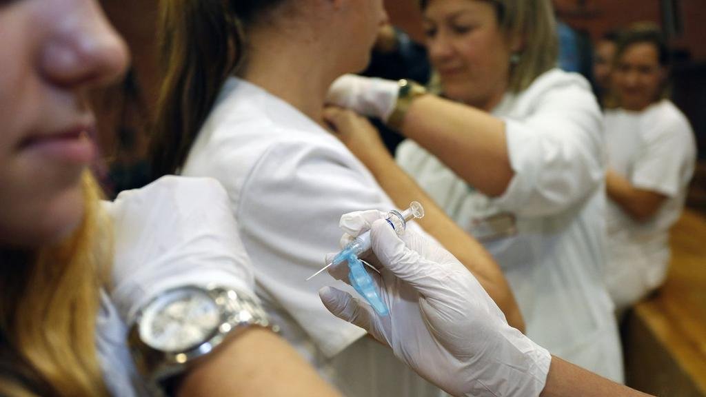 Esperan iniciar la vacunación contra el COVID desde enero